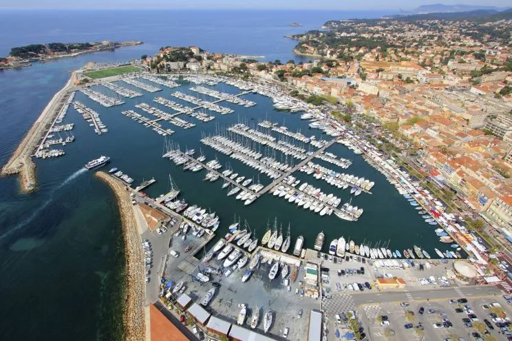 Port de Bandol, marina in Plan-d'Aups-Sainte-Baume, France — photo 2