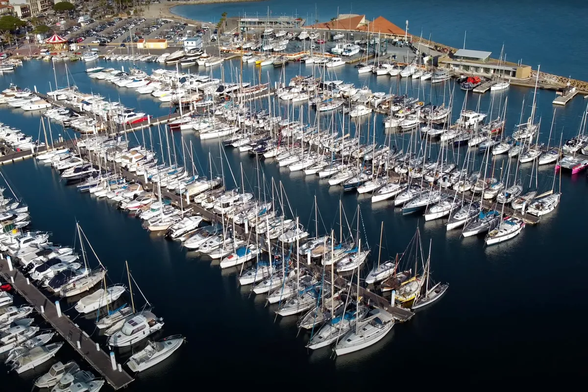 Port de Bandol, marina in Plan-d'Aups-Sainte-Baume, France — photo 3