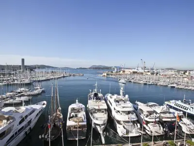 Toulon, Darse Vieille, marina in Toulon, France — photo 2