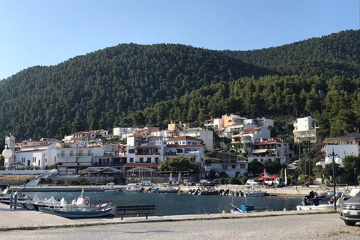 Skopelos, Neo Klima Harbor, marina in Neo Klima, Greece — photo 5