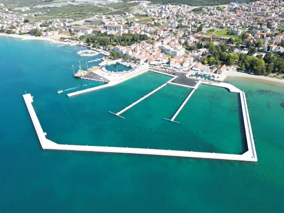 Molum Marine Club, marina in Općina Sveti Filip i Jakov, Croatia
