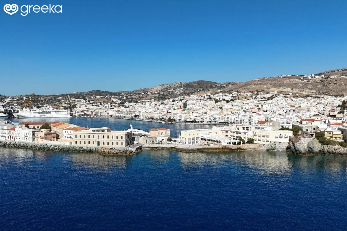 Alievtiko katafygio Ermoypolis (Karnagio) Marina in Ermoupoli, Greece — photo 4