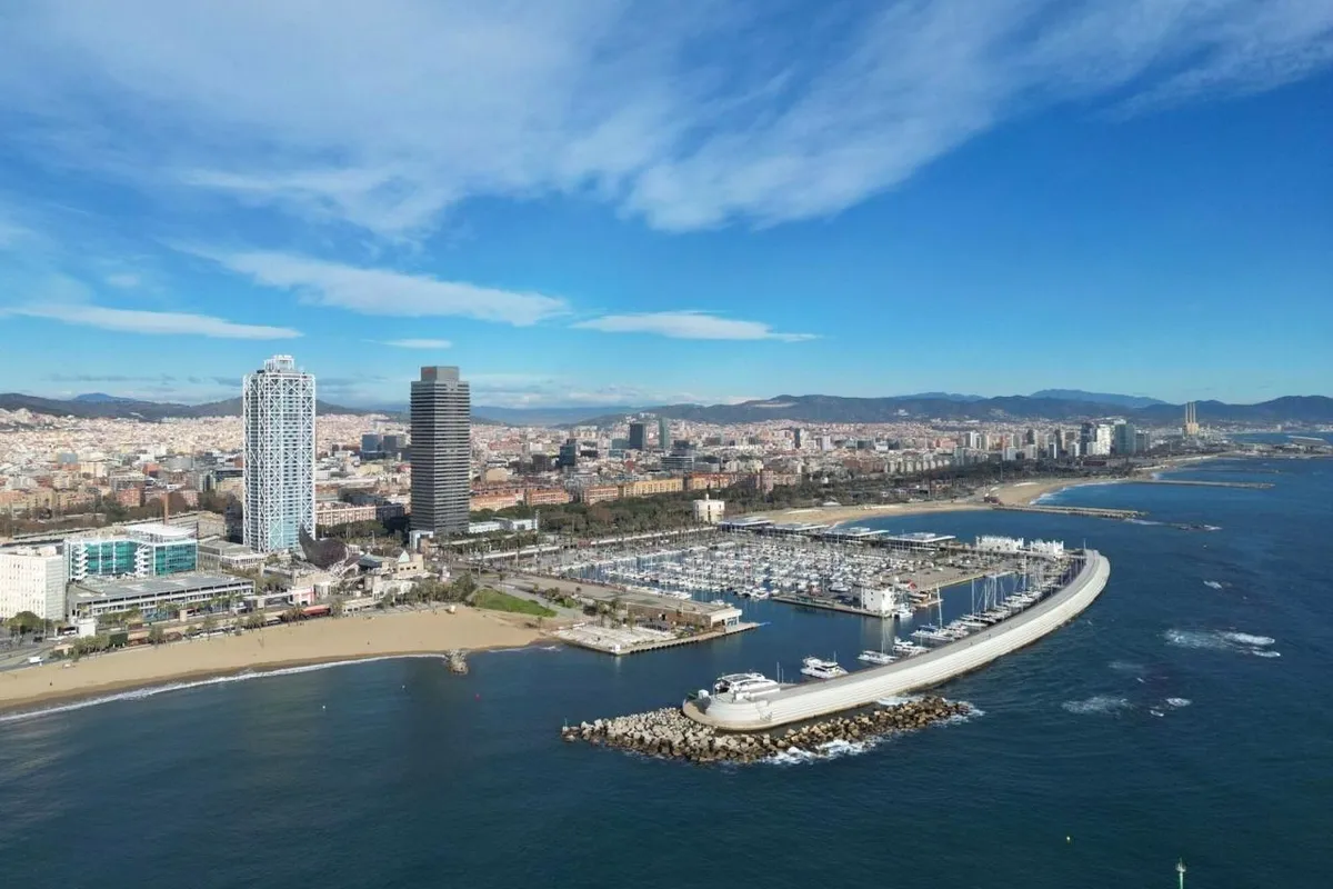 Port Olímpic de Barcelona, marina in Barcelona, Spain — photo 2