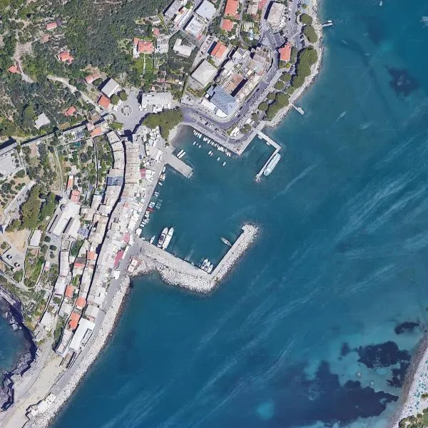 Portovenere Marina in Le Grazie, Italy — photo 3