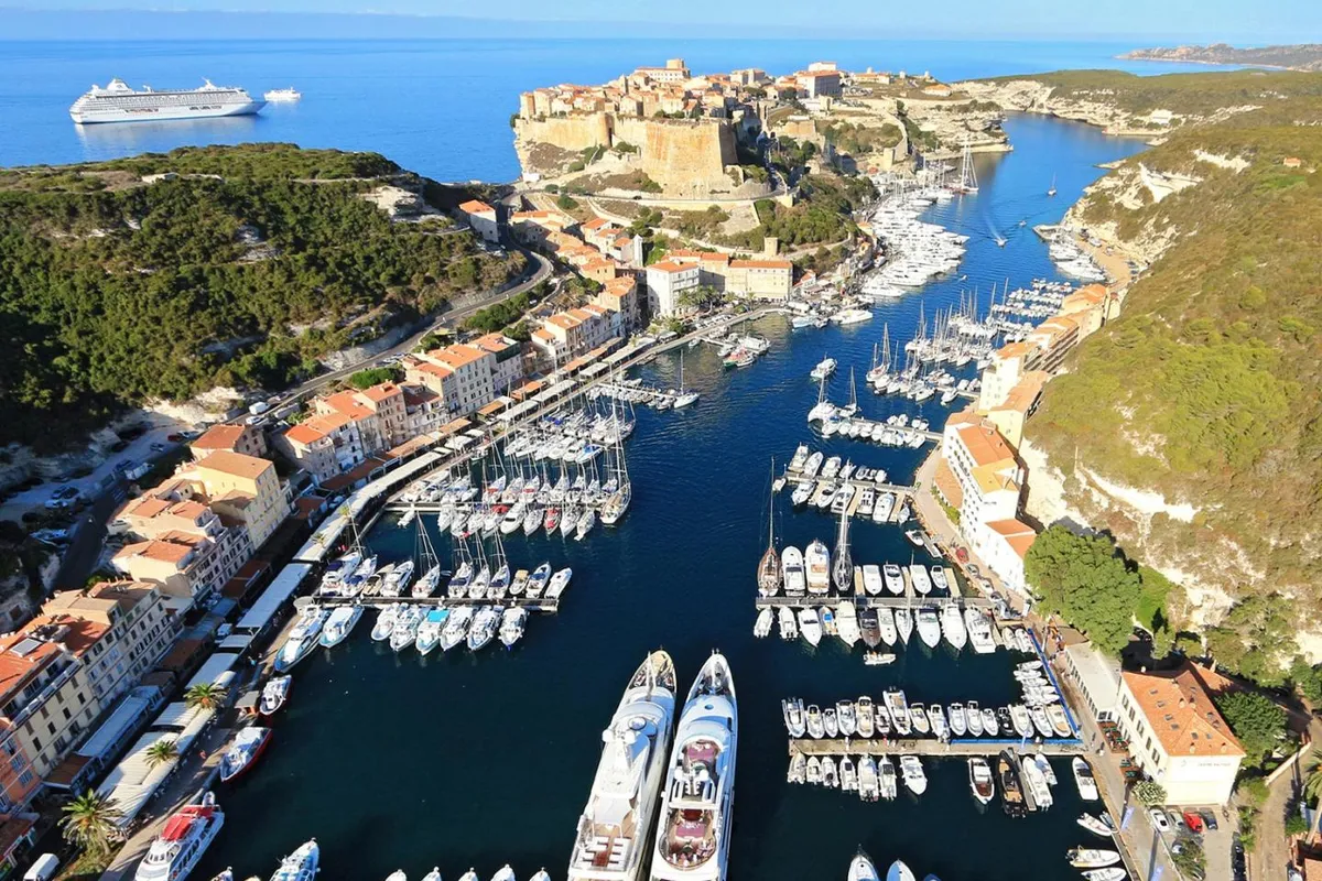 Port de Bonifacio, marina in Bonifacio / Bunifaziu, France — photo 4