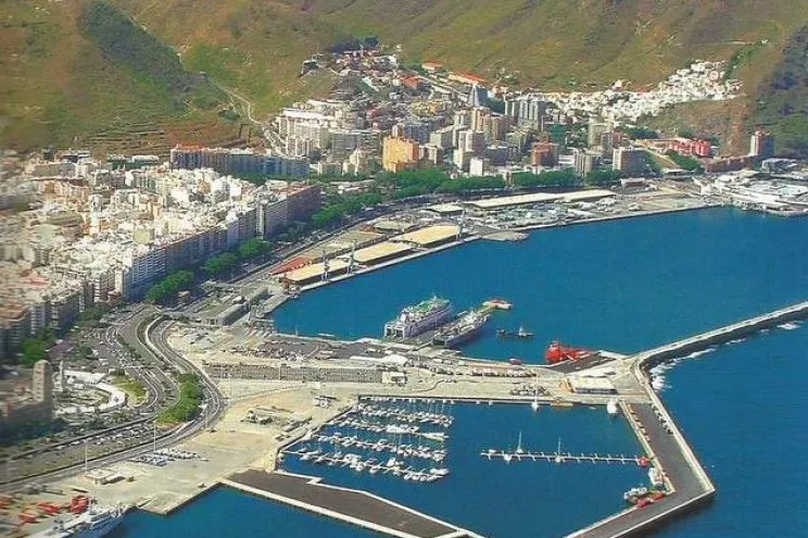 Marina Santa Cruz in Santa Cruz de Tenerife, Spain — photo 2