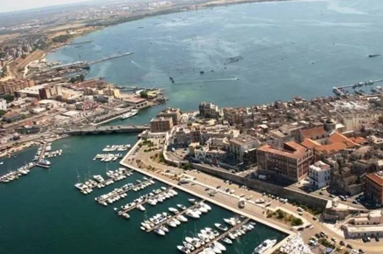 Taranto Marina in Taranto, Italy — photo 2