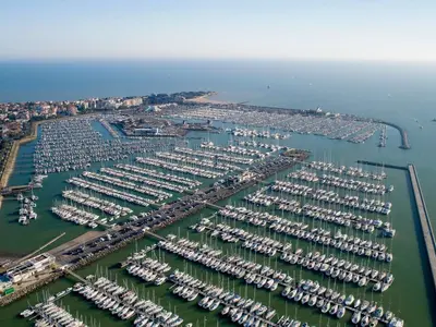Port des Minimes, marina in La Rochelle, France — photo 4