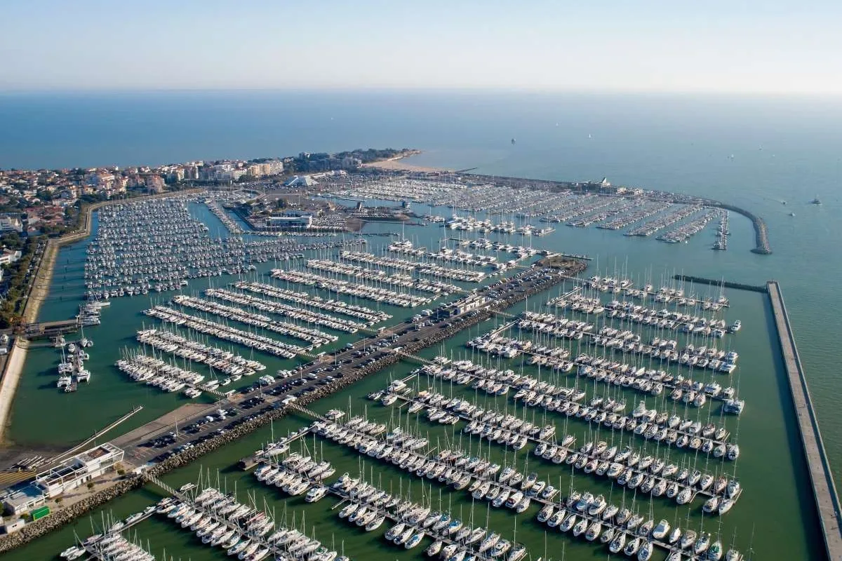 Port des Minimes, marina in La Rochelle, France — photo 4