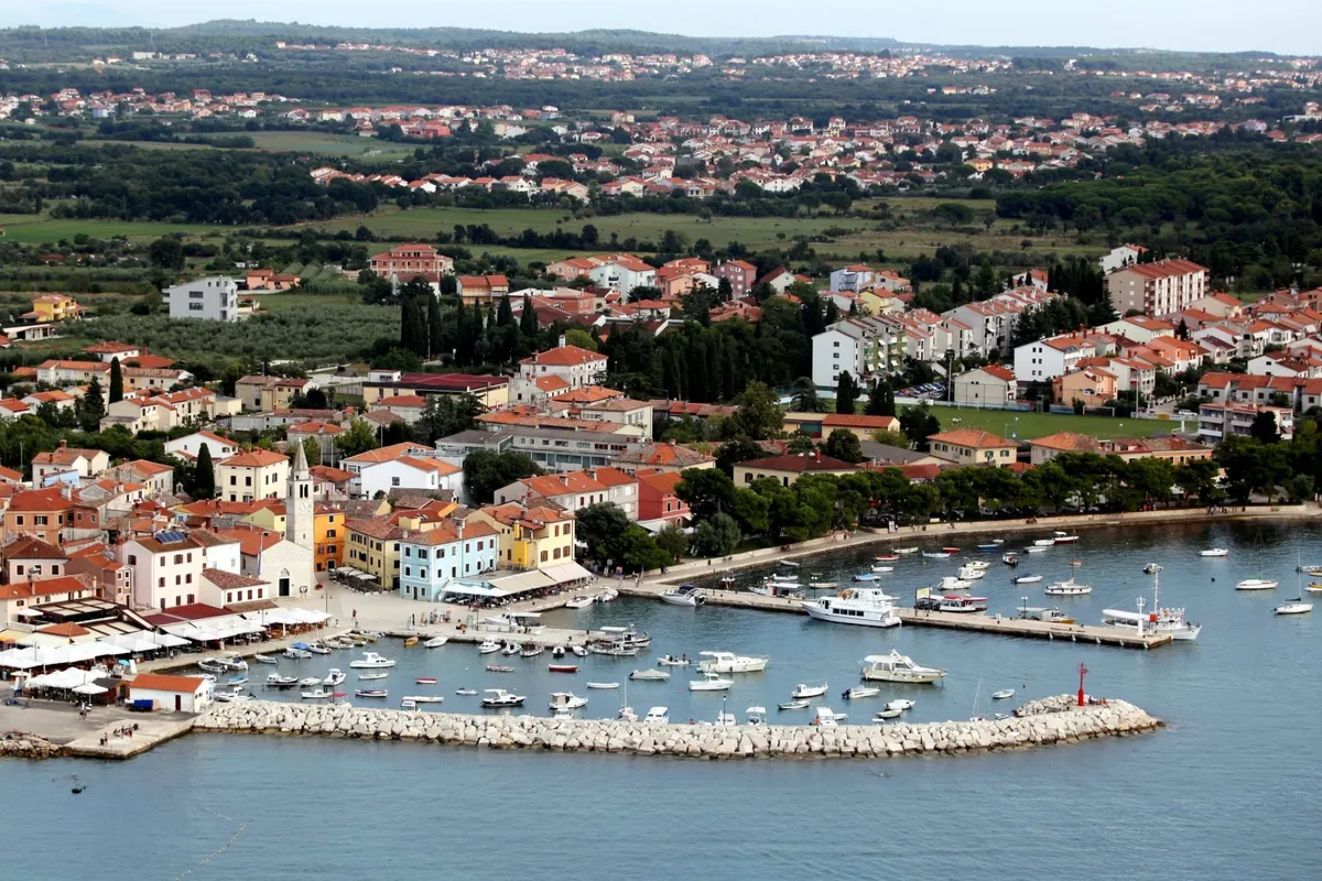 Beach Valbandon, marina in Valbandon, Croatia — photo 3