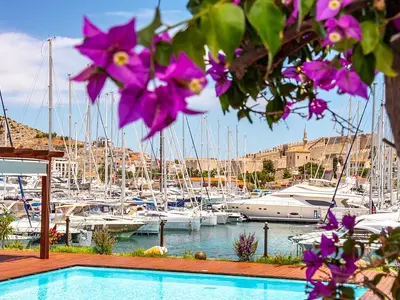 Cesme Marina in Çeşme, Turkey — photo 2