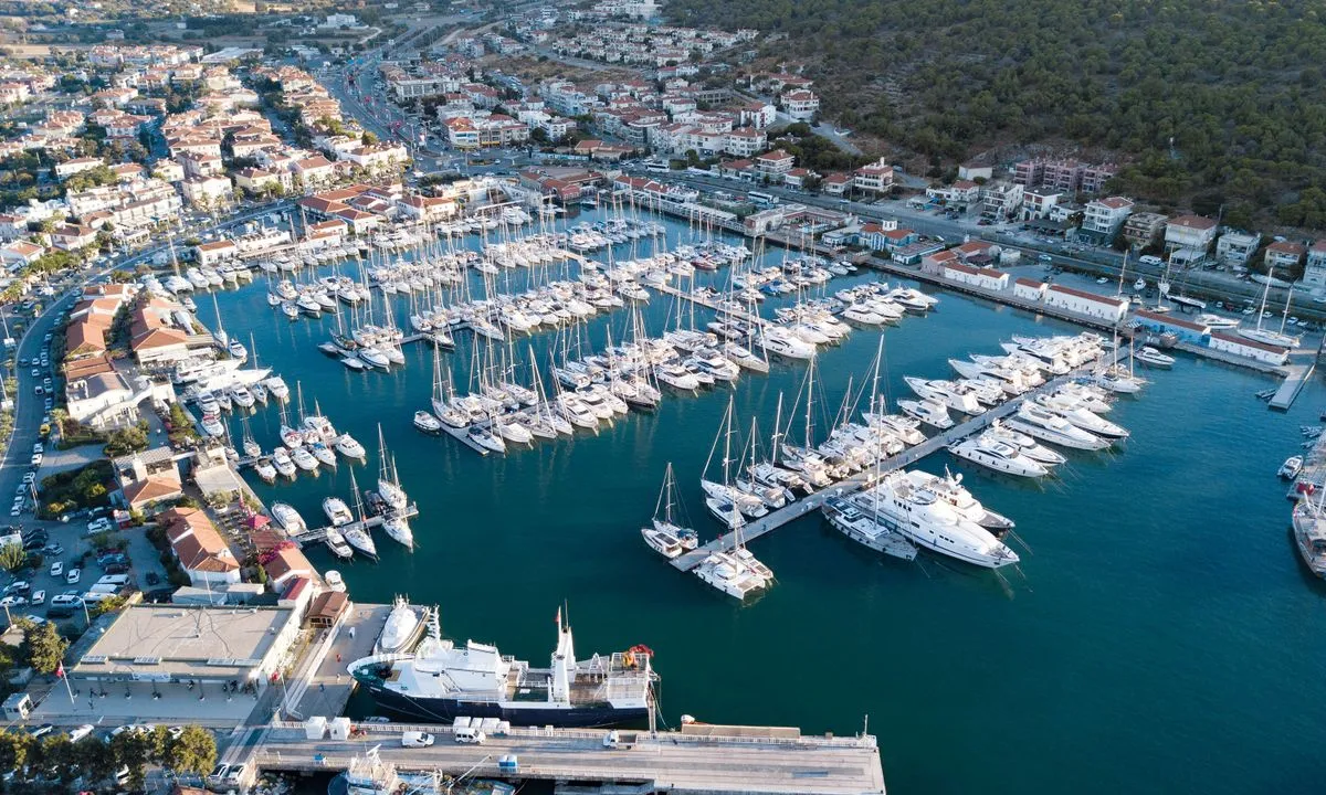 Cesme Marina in Çeşme, Turkey — photo 6