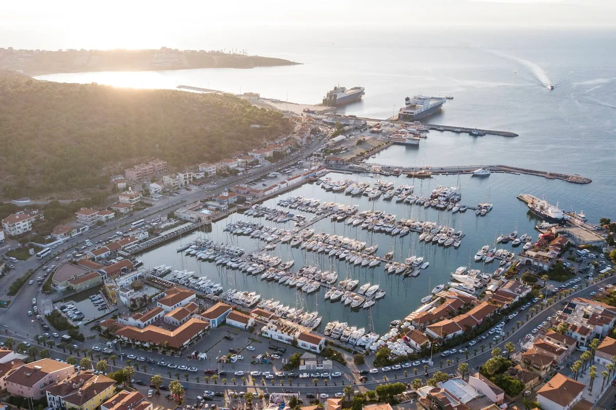 Cesme Marina in Çeşme, Turkey — photo 4