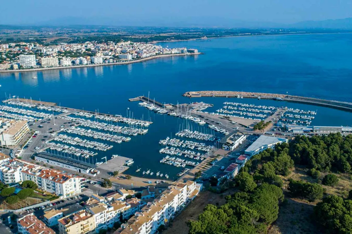 Club Nàutic L' Escala, marina in l'Escala, Spain — photo 2