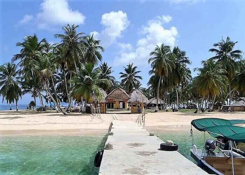 Isla Aguja Cabins San Blas Marina in Panama — photo 3