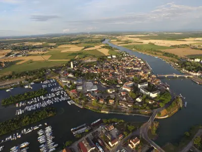 Saint-Jean-de-Losne Marina in Saint-Usage, France — photo 2
