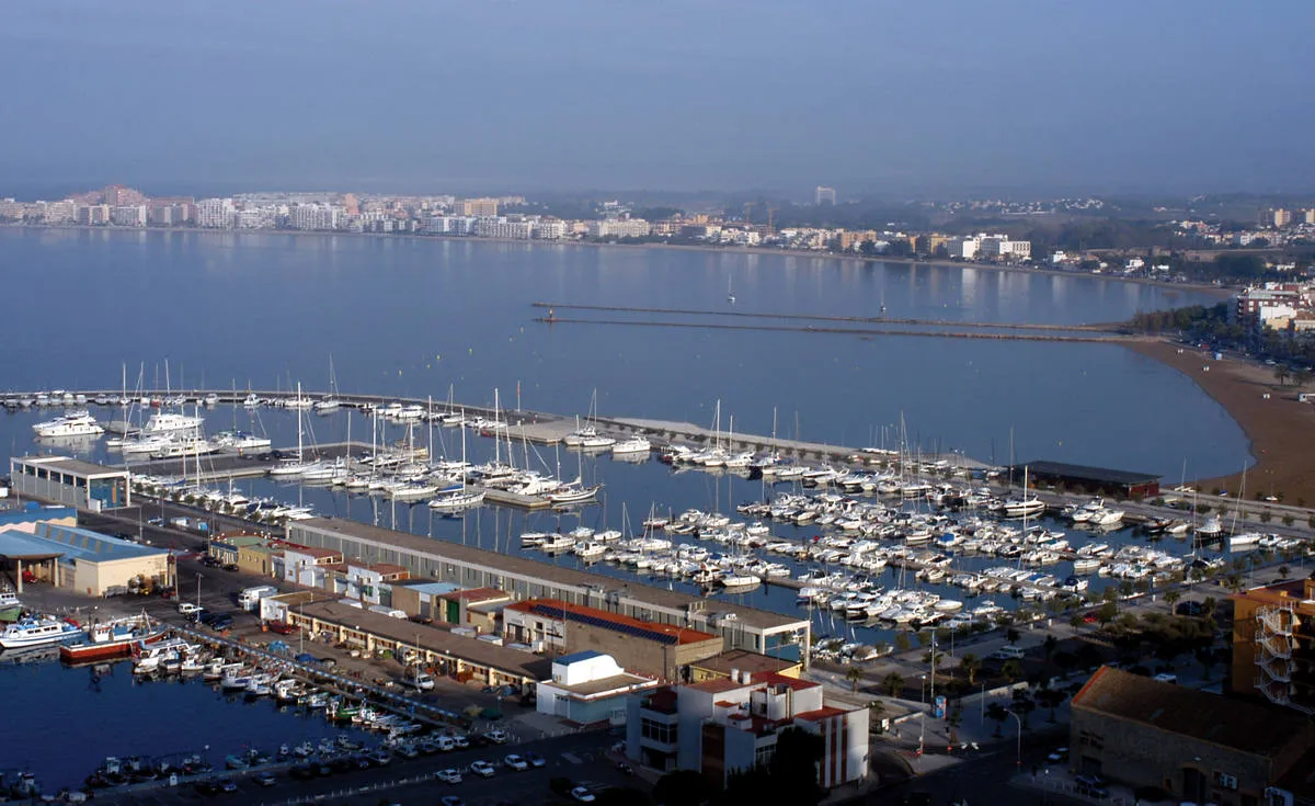 Port Roses, marina in Roses, Spain — photo 3