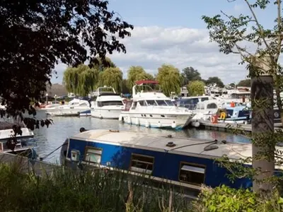 Chertsey Marina in Borough of Runnymede, United Kingdom — photo 2