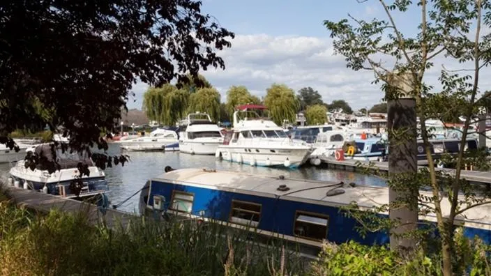 Chertsey Marina in Borough of Runnymede, United Kingdom — photo 2