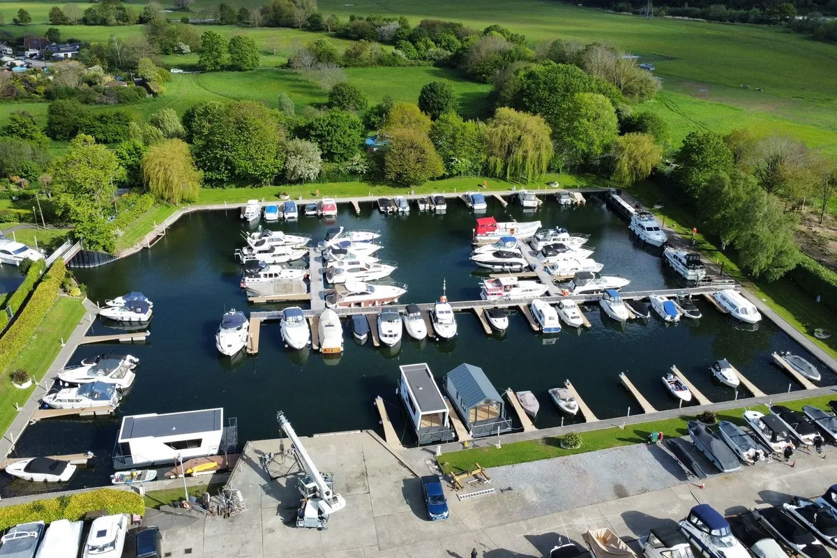 Chertsey Marina in Borough of Runnymede, United Kingdom — photo 3