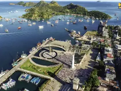 Labuan Bajo Marina in Labuan Bajo, Indonesia — photo 3