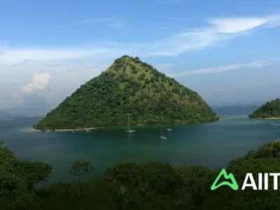 Labuan Bajo Marina in Labuan Bajo, Indonesia — photo 4