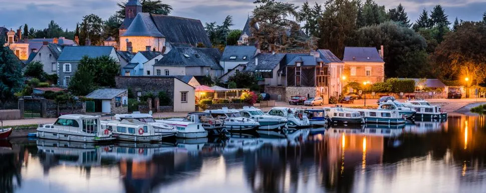 Grez-Neuville Marina in Grez-Neuville, France
