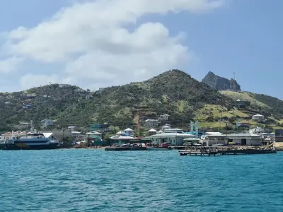 Clifton harbour, marina in Clifton, Saint Vincent and the Grenadines — photo 3