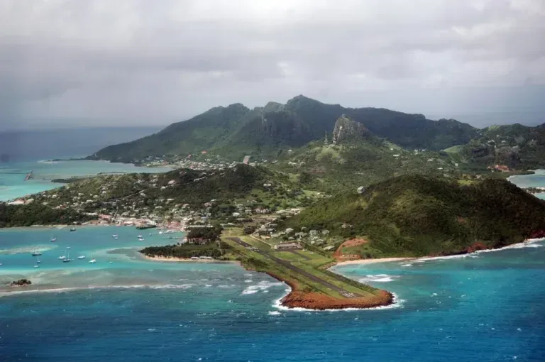Clifton harbour, marina in Clifton, Saint Vincent and the Grenadines — photo 8