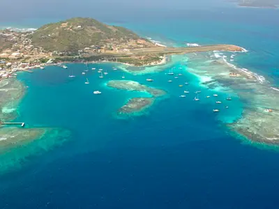Clifton harbour, marina in Clifton, Saint Vincent and the Grenadines — photo 2