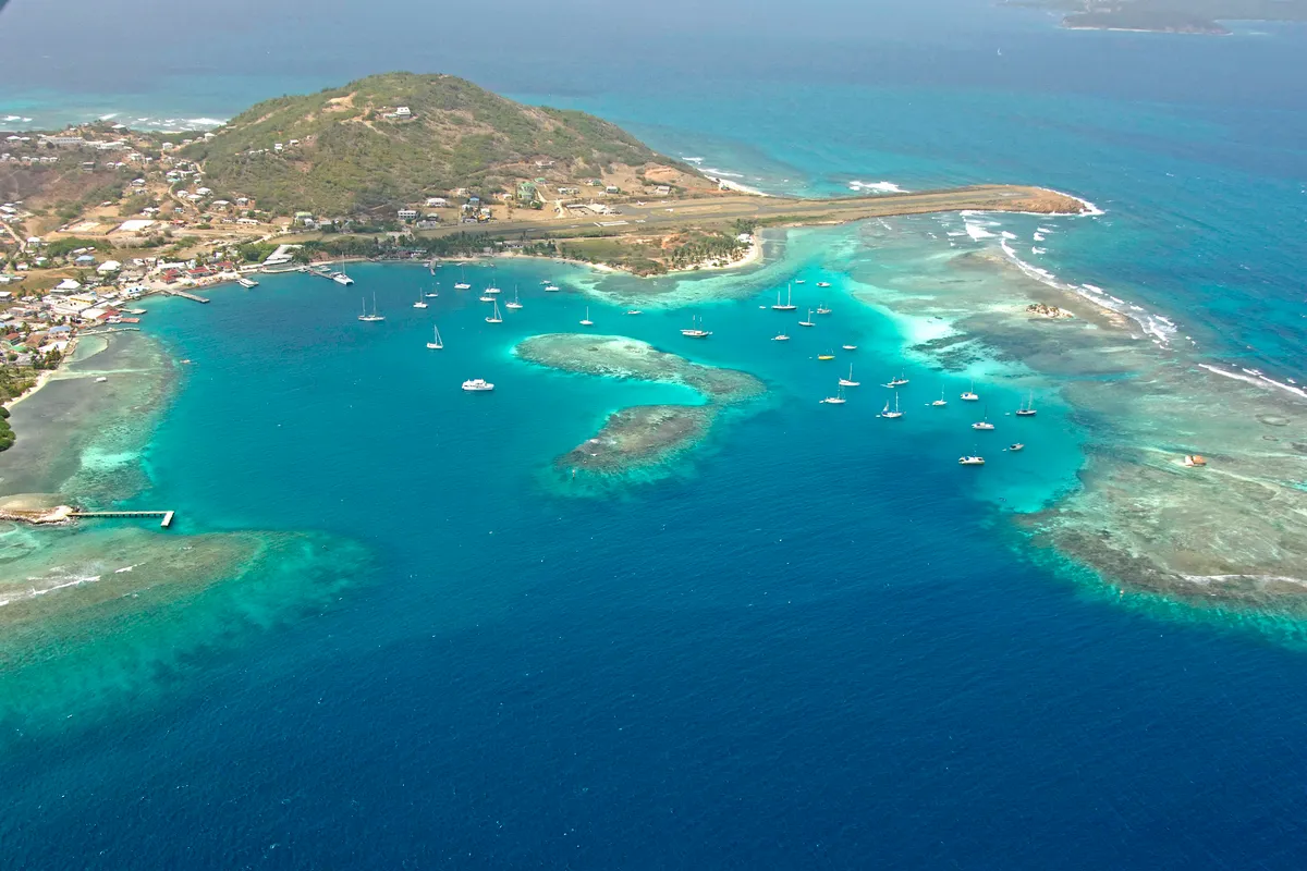 Clifton harbour, marina in Clifton, Saint Vincent and the Grenadines — photo 2
