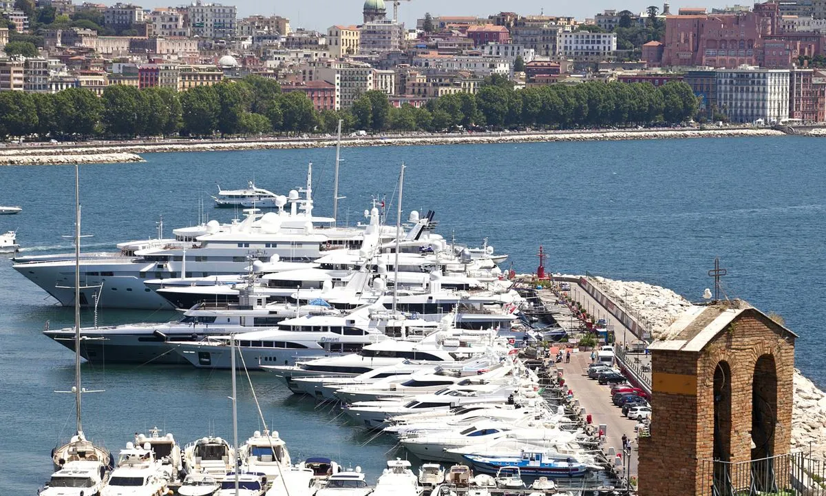 Porto di Mergellina, marina in Naples, Italy — photo 10