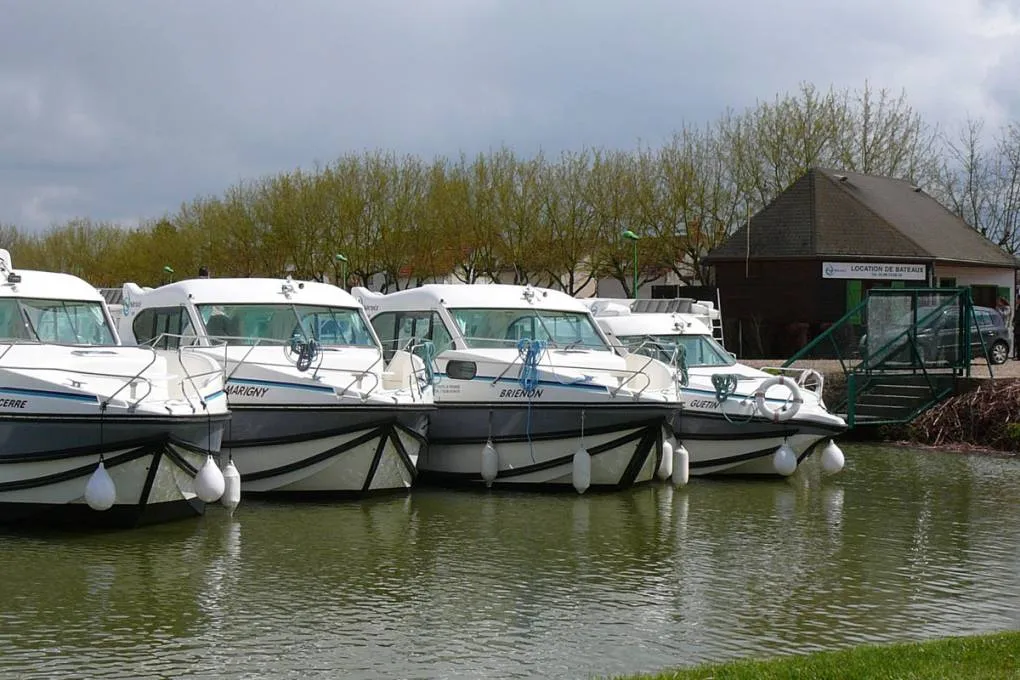 Halte Nautique de Plagny, marina in Sermoise-sur-Loire, France — photo 3