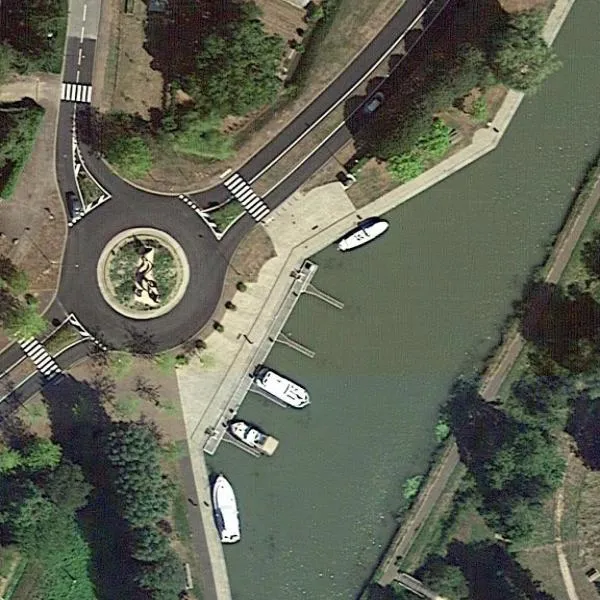 Halte Nautique de Plagny, marina in Sermoise-sur-Loire, France — photo 5