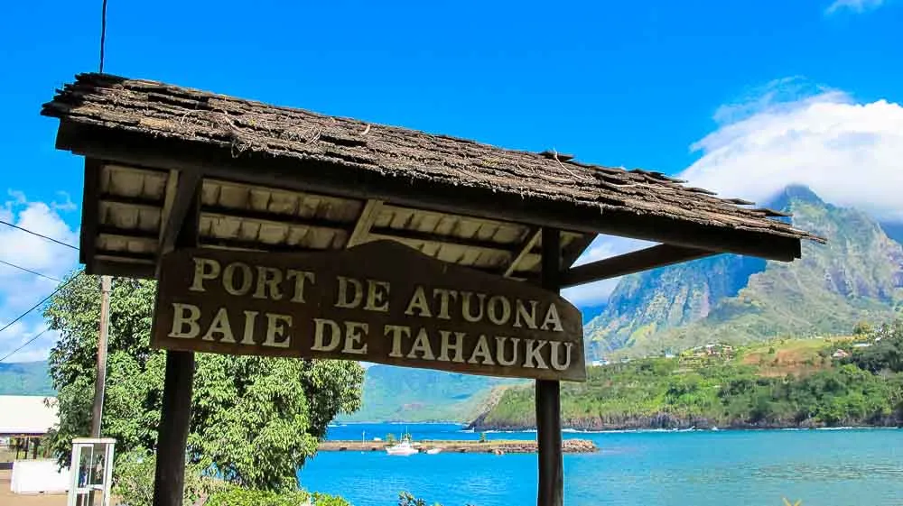 Atuona Port, marina in Hiva Oa, France — photo 8