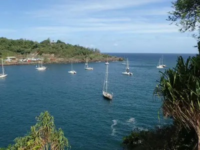Atuona Port, marina in Hiva Oa, France — photo 3