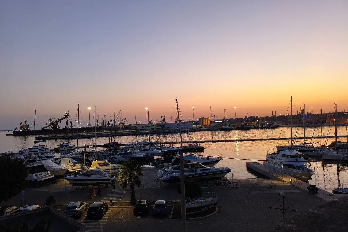 Molo Sant'Eligio, marina in Taranto, Italy — photo 2