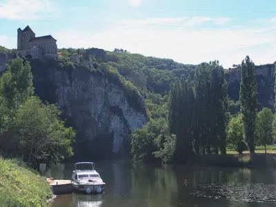 Douelle Marina