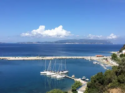Loutraki Harbour, marina in Loutraki, Greece — photo 3