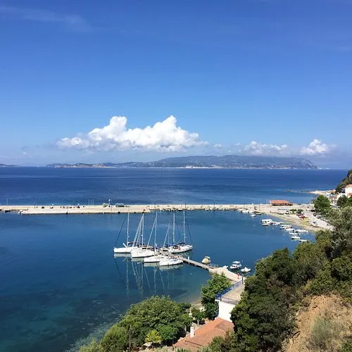 Loutraki Harbour, marina in Loutraki, Greece — photo 3
