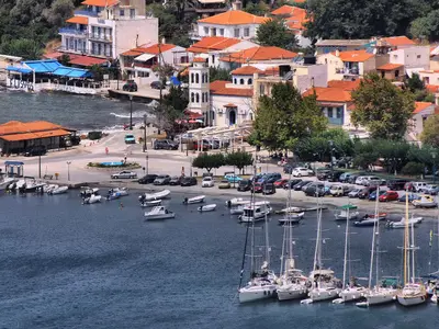 Loutraki Harbour, marina in Loutraki, Greece — photo 4