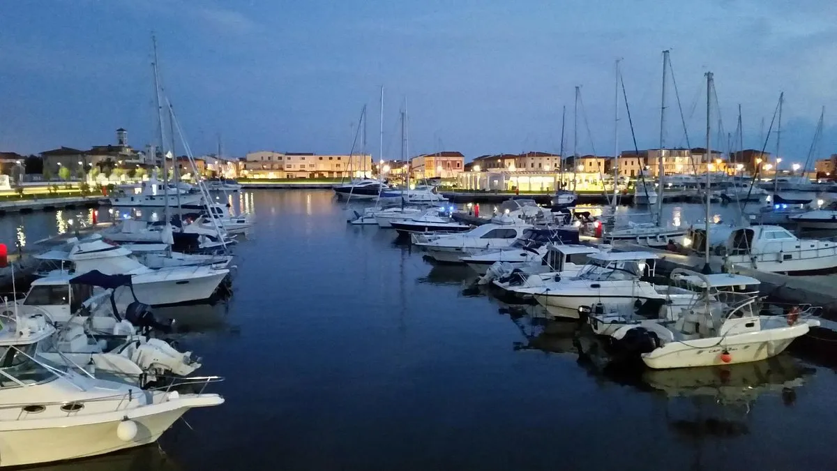 Porto di Pisa, marina in Pisa, Italy — photo 8