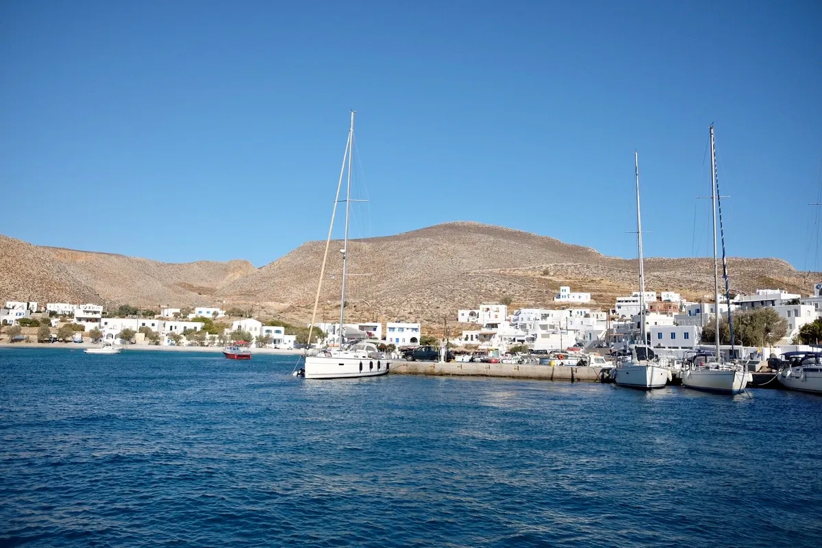 Folegandros port, marina in Greece — photo 4