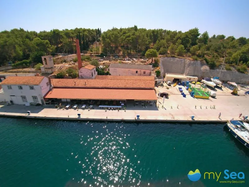 Marina Milna Kanarija in Općina Milna, Croatia — photo 3
