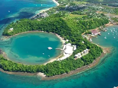 La Marina Crater (Marina de Nosy Be, Port du Cratère) in Ambatoloaka, Madagascar — photo 2