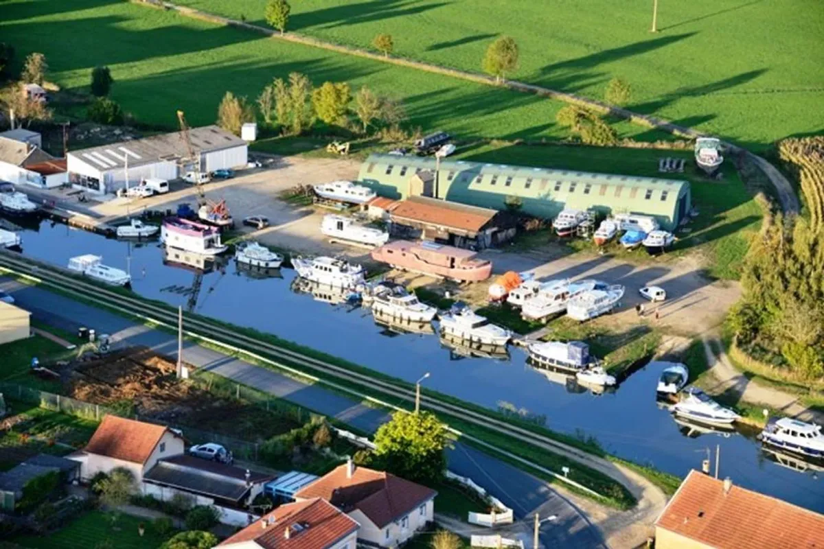 Pont-à-Bar Marina in Pont-à-Bar, France