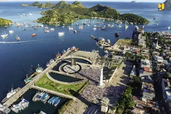Labuan bajo port, marina in Labuan Bajo, Indonesia — photo 2