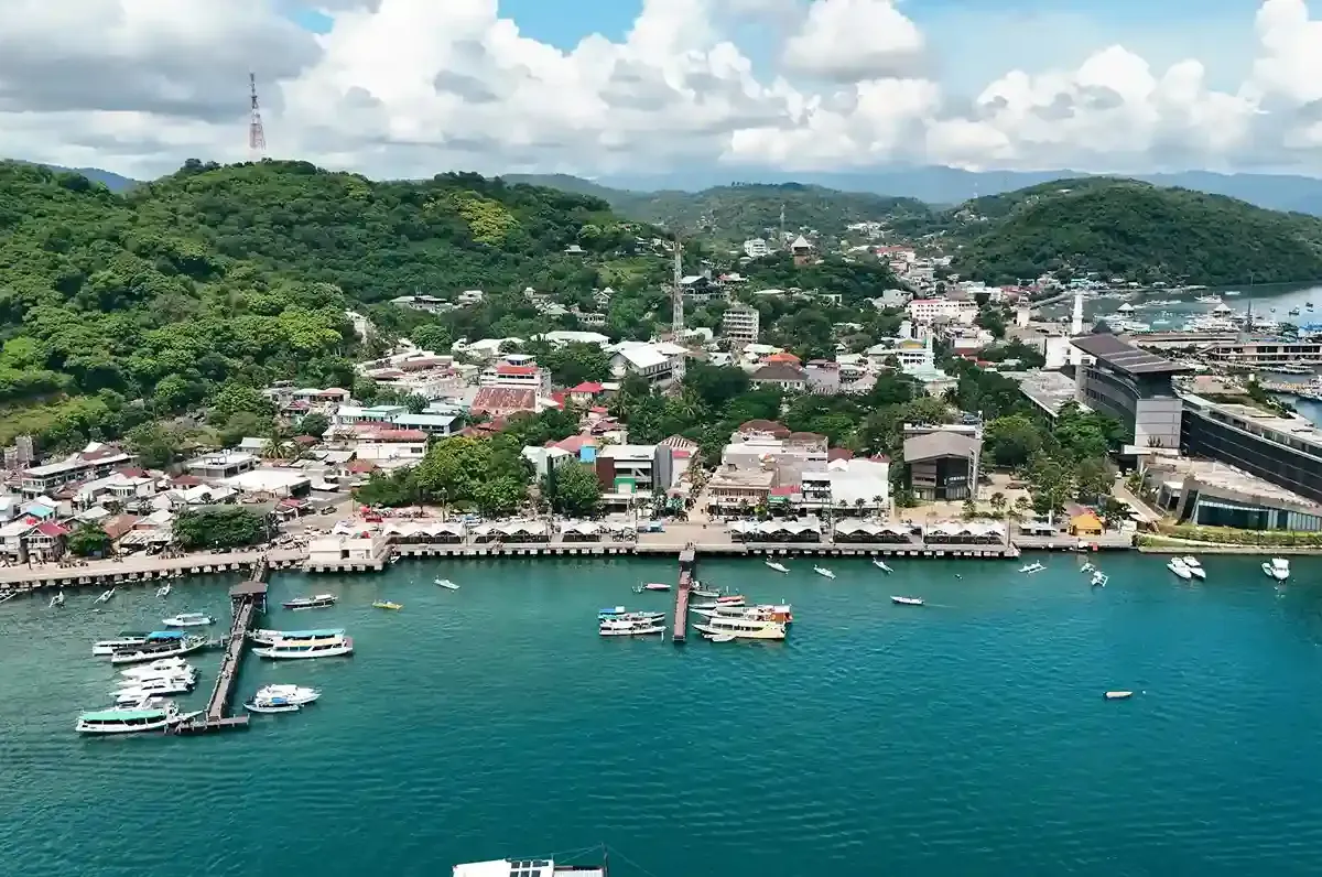 Labuan bajo port, marina in Labuan Bajo, Indonesia — photo 3