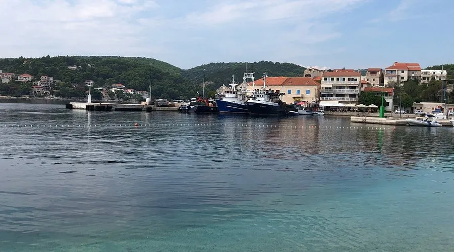 Port Sumartin, marina in Općina Selca, Croatia — photo 2
