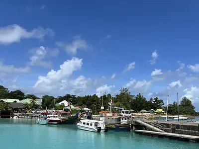 Praslin Ferry Harbour, marina in Baie Sainte Anne Praslin, Seychelles — photo 3
